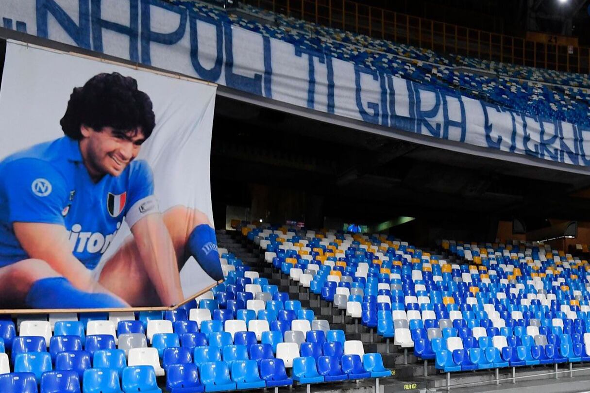 Diego y el estadio de Napoli, unidos por siempre