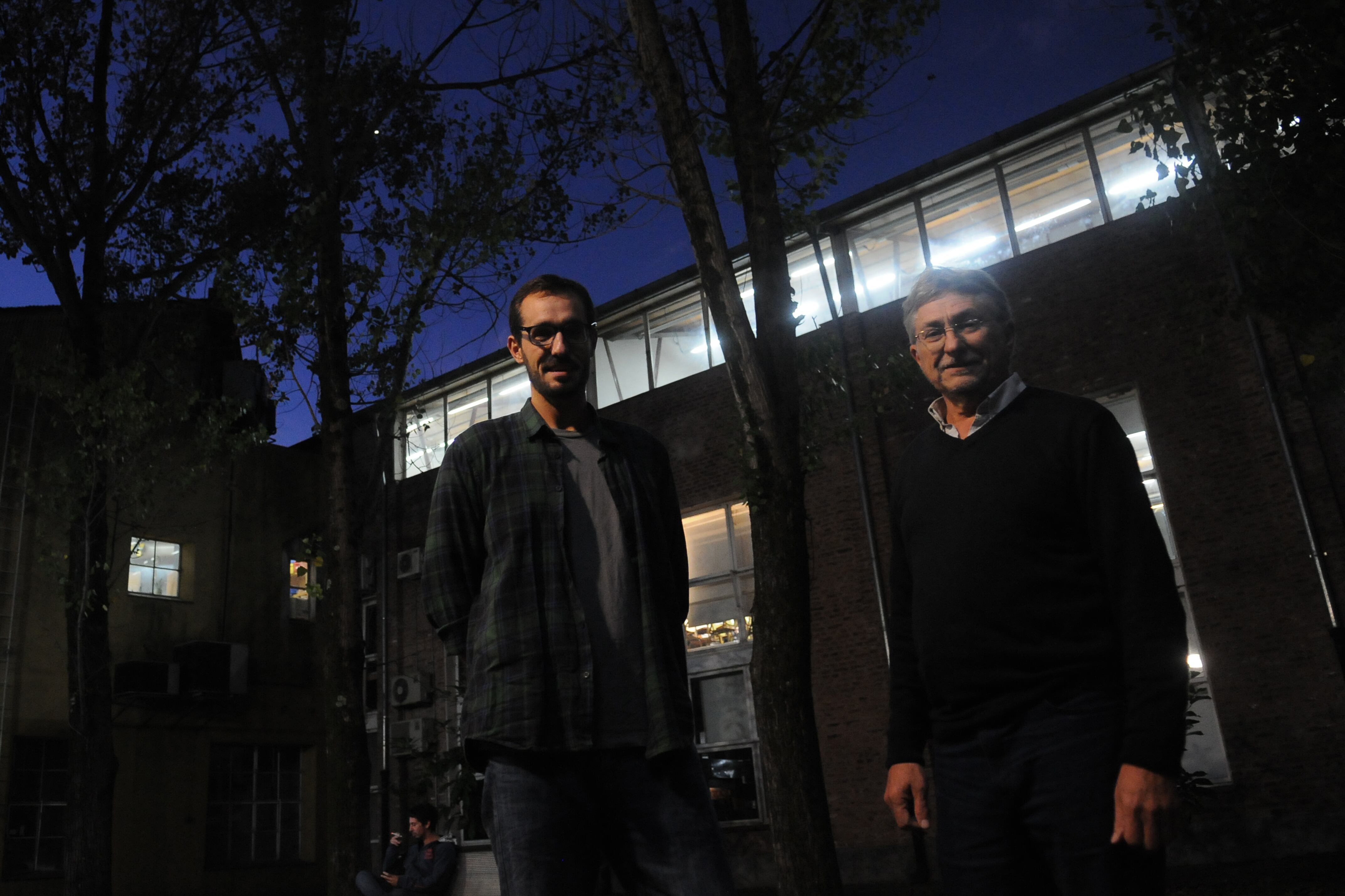 El filósofo Santiago y el físico Gabriel Bilmes.