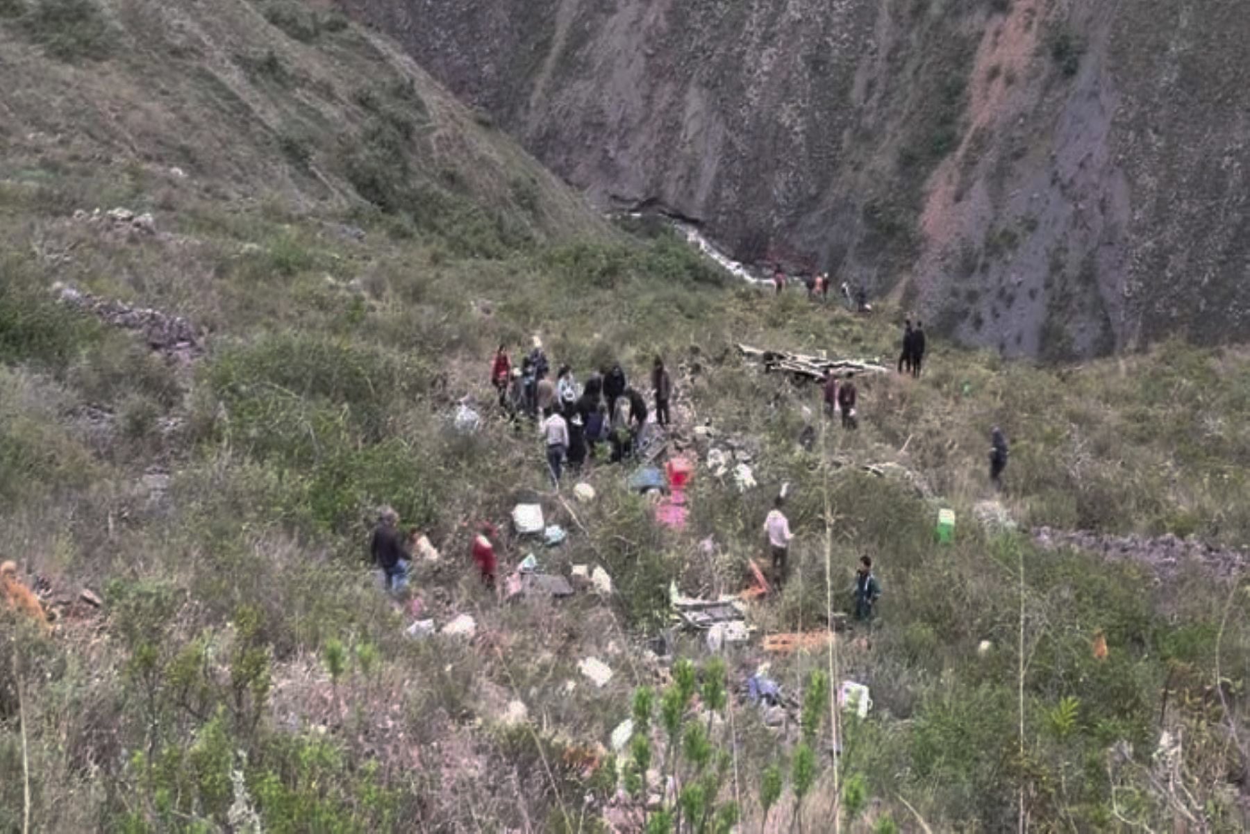 Al menos 20 muertos y 6 heridos en el accidente de un autobús ...