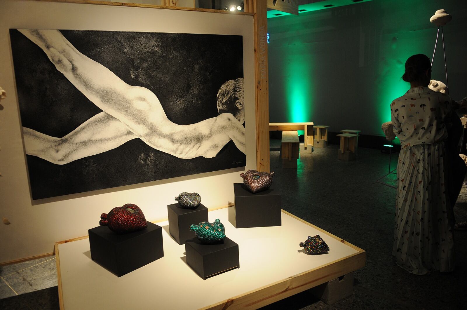 Más que separar, la muestra fue diseñada integrando a las diversas galerías.