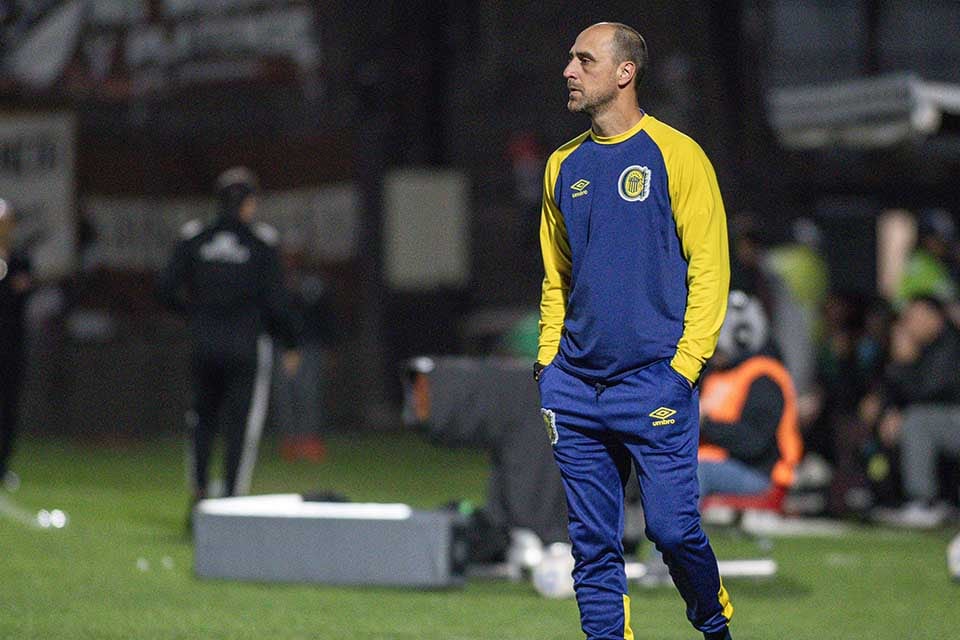 Hasta diciembre, Lequi se calza buzo de DT de Central.