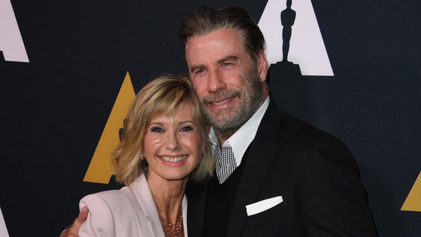"Tuyo, desde el primer momento en que te vi y para siempre", despidió Travolta a Newton-John. Foto: AFP.