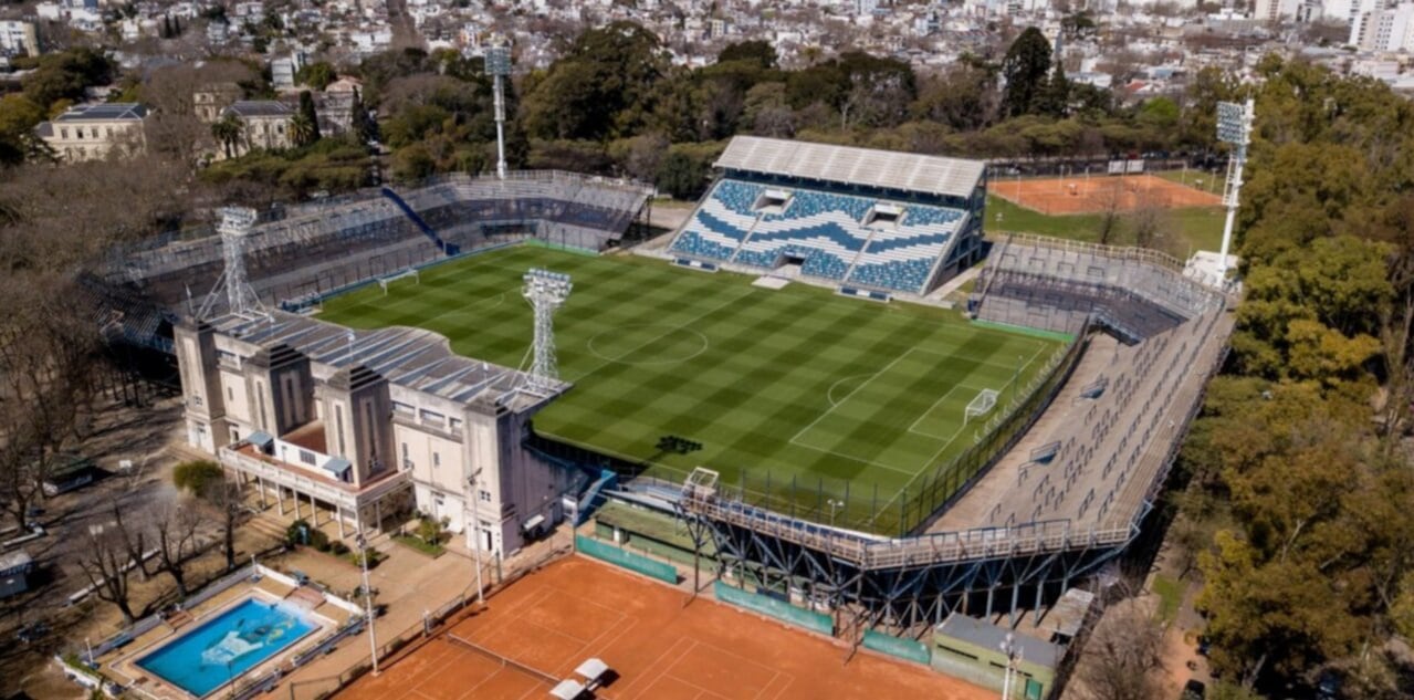 El estadio de Gimnasia, en el bosque platense.
