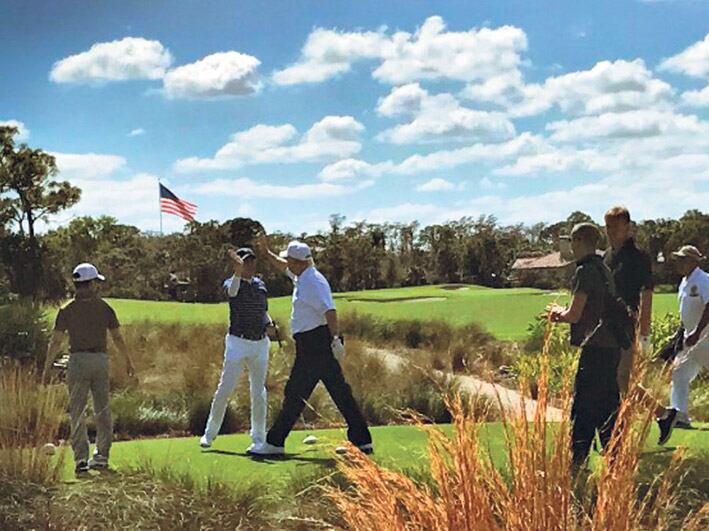 Trump y Abe jugaron al golf en el club privado que el presidente posee en el estado de Florida.