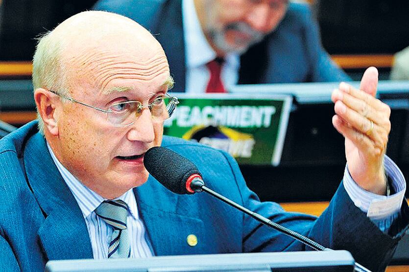 Se sospecha que Serraglio movió sus influencias para beneficiar a los grandes frigoríficos.