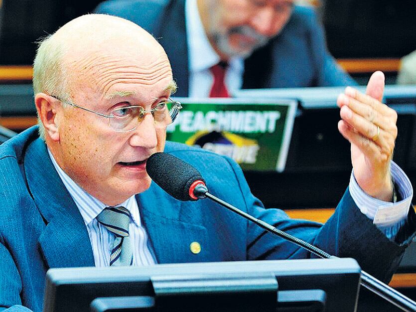 Se sospecha que Serraglio movió sus influencias para beneficiar a los grandes frigoríficos.