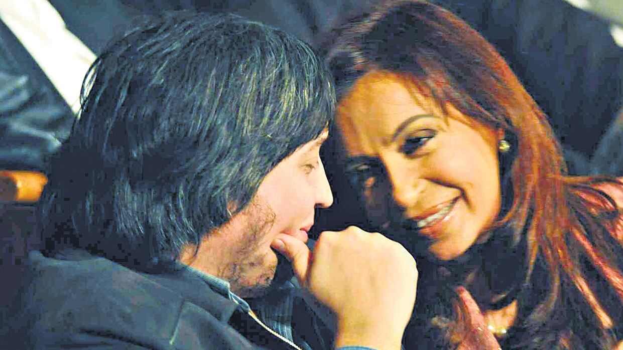 Cristina Kirchner y su hijo Máximo citados ahora a indagatoria por el juez Julián Ercolini.