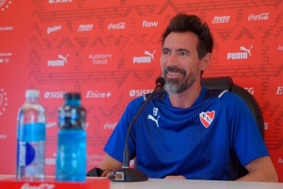 Eduardo Domínguez viene de hacer una gran tarea en Colón de Santa Fe.