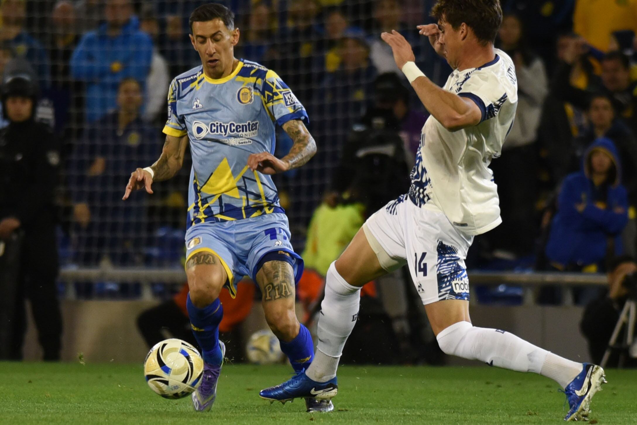 Di María intenta ante la marca del brasileño Rodrigo Guth.