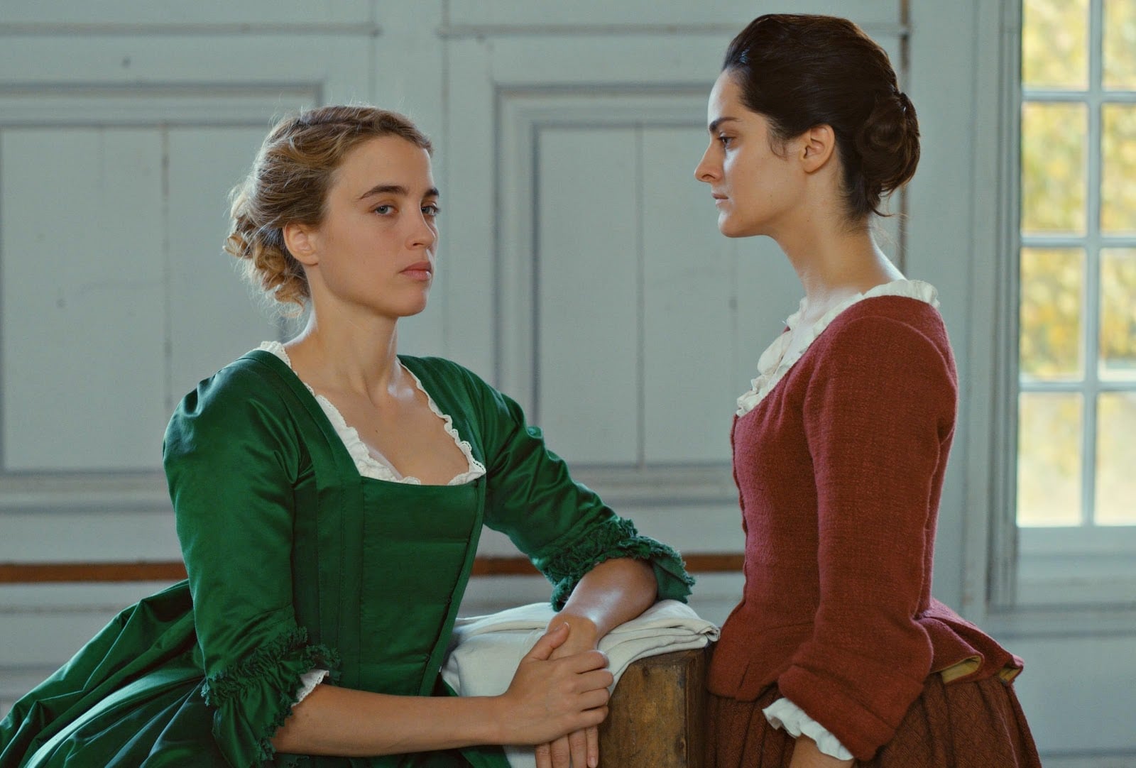 Adèle Haenel y Noémie Merlant en "Retrato de una mujer en llamas".