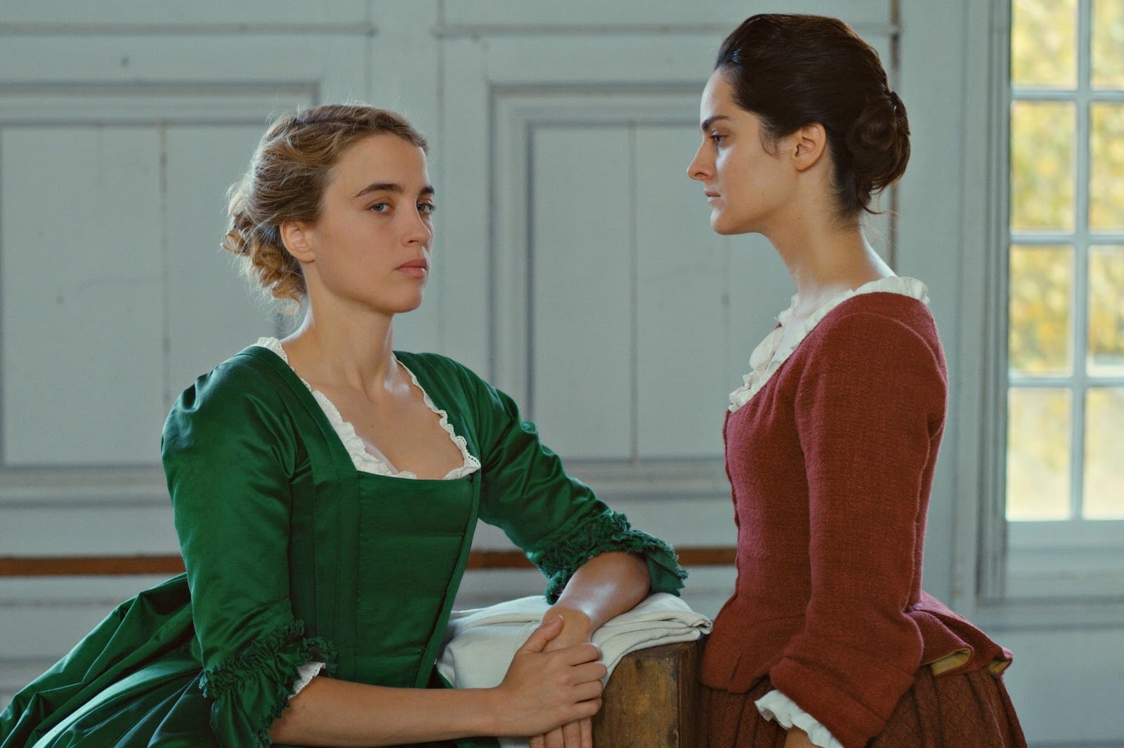 Adèle Haenel y Noémie Merlant en "Retrato de una mujer en llamas".