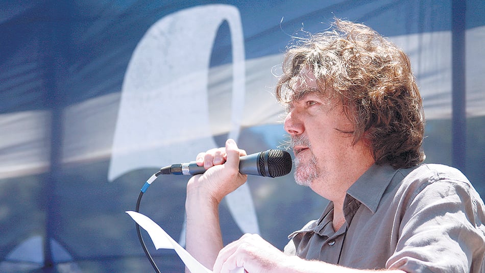 Valco es psicólogo e historiador.