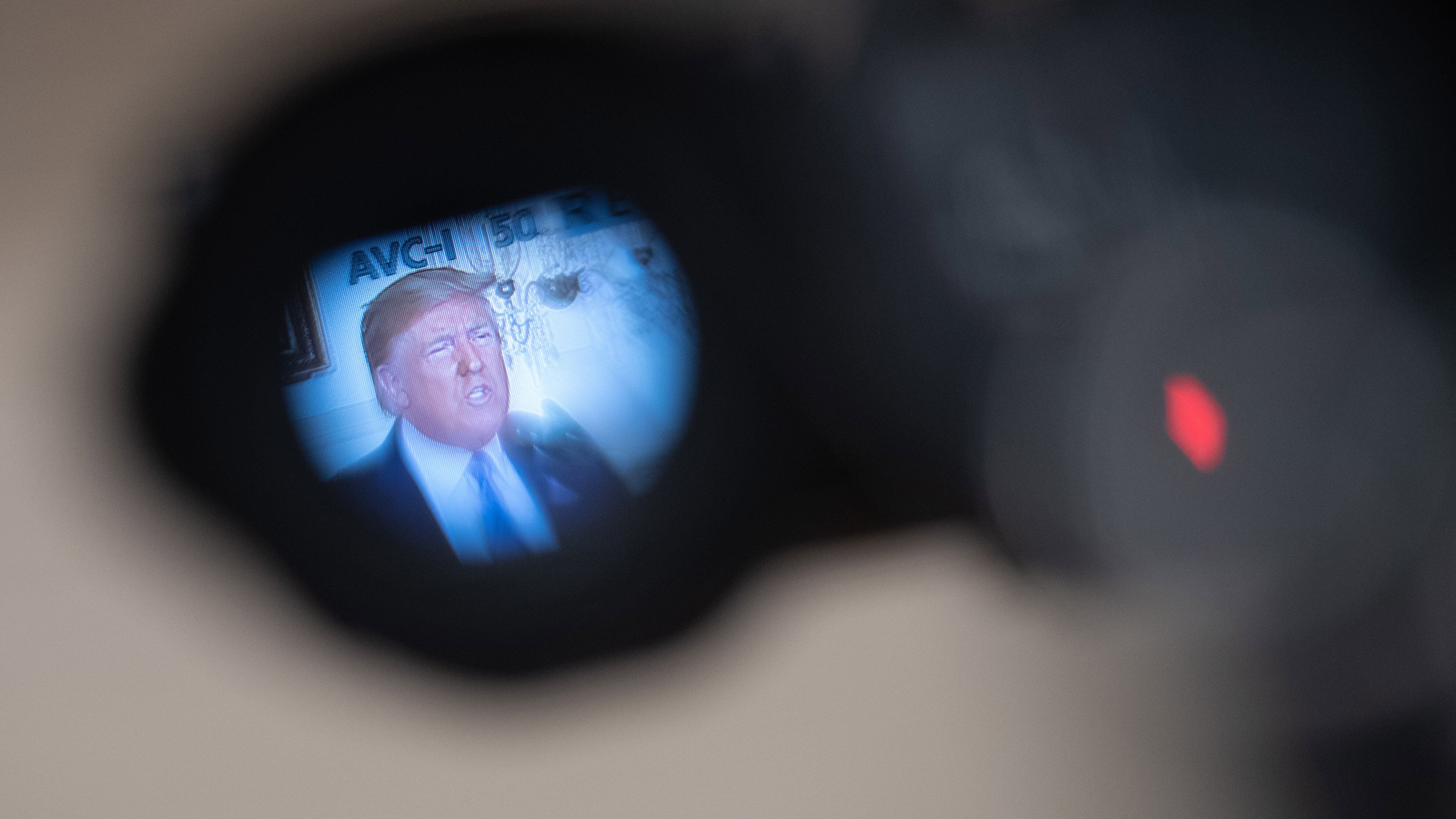 "La enfermedad mental y el odio son las que aprietan el gatillo, no la pistola", dijo Trump en defensa de la portación de armas. 