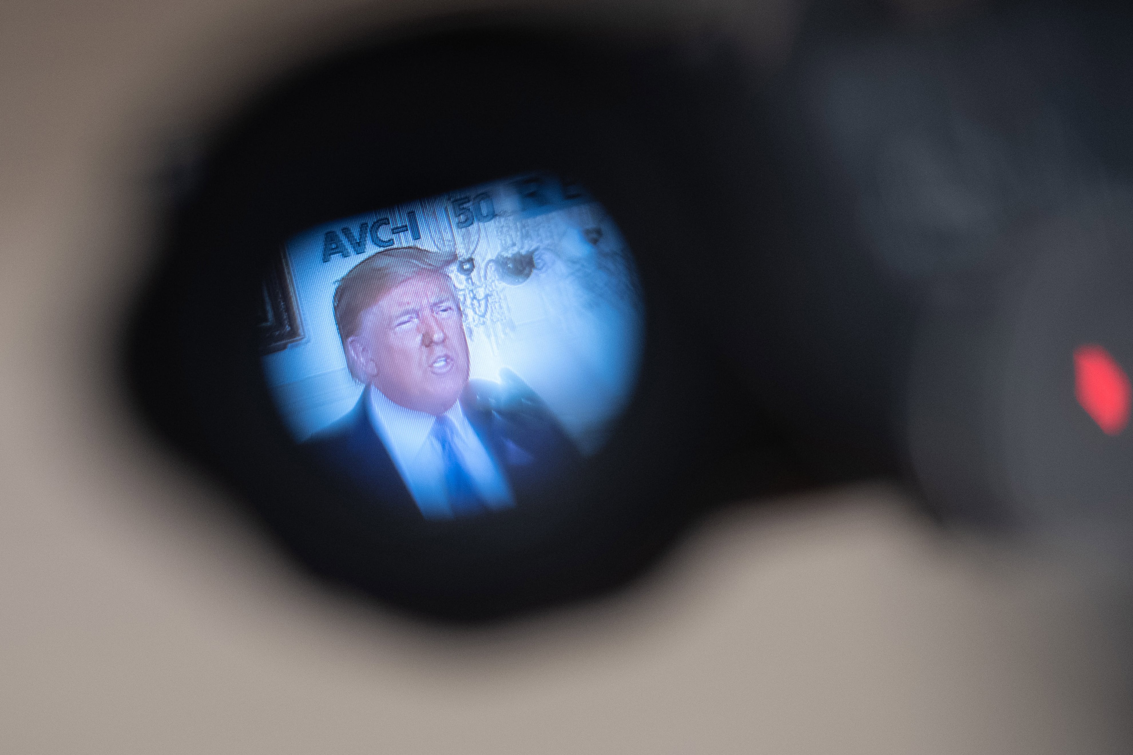 "La enfermedad mental y el odio son las que aprietan el gatillo, no la pistola", dijo Trump en defensa de la portación de armas.