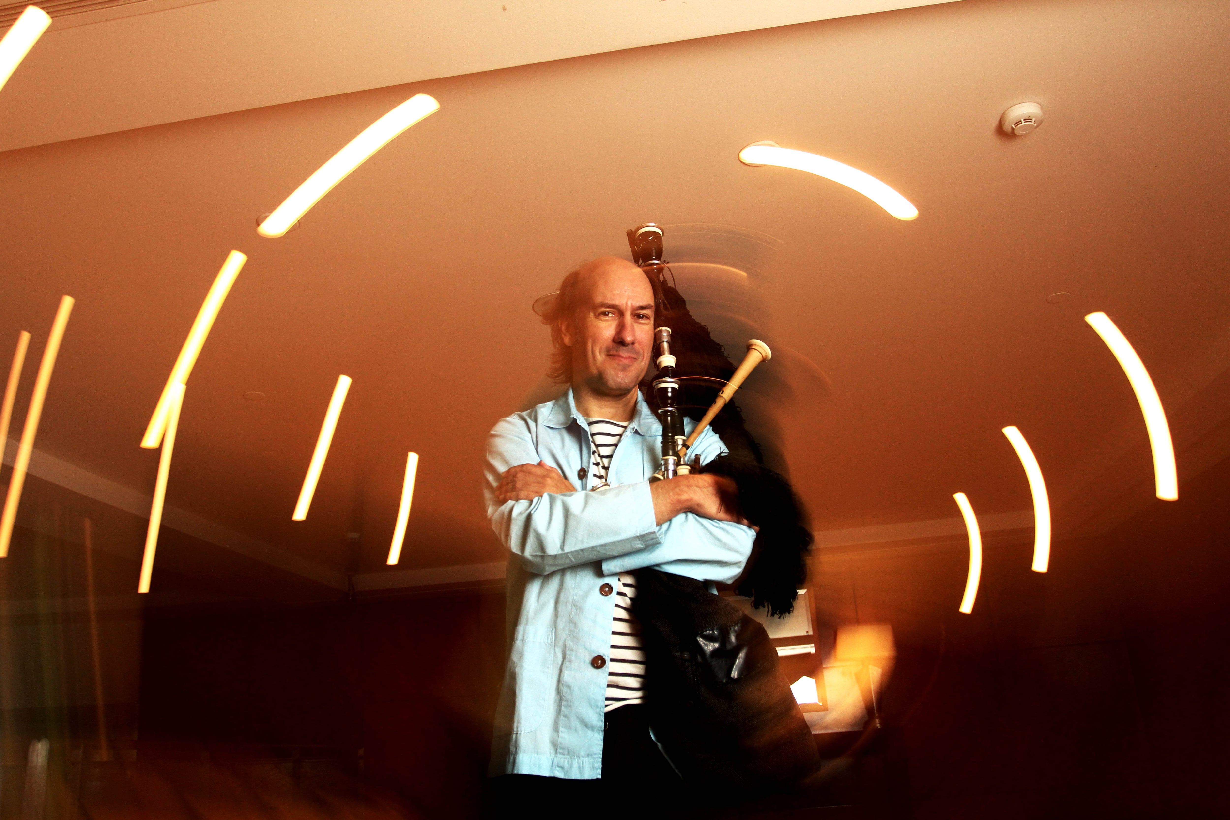 Carlos Núñez tiene una fluida relación con varios músicos argentinos.