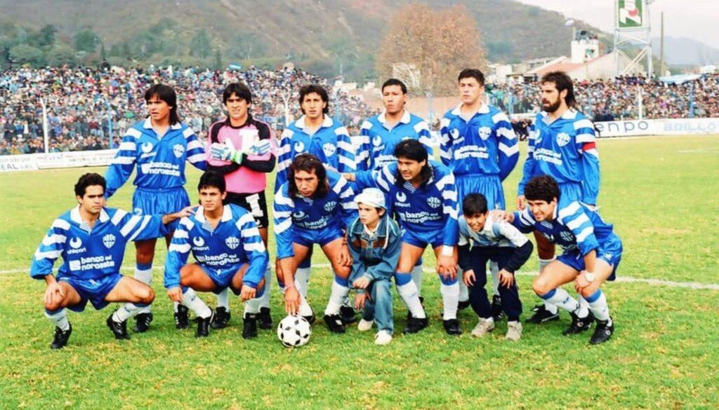 Equipo campeón 1993. Castellanos (tercero, arriba de derecho a izquierda).