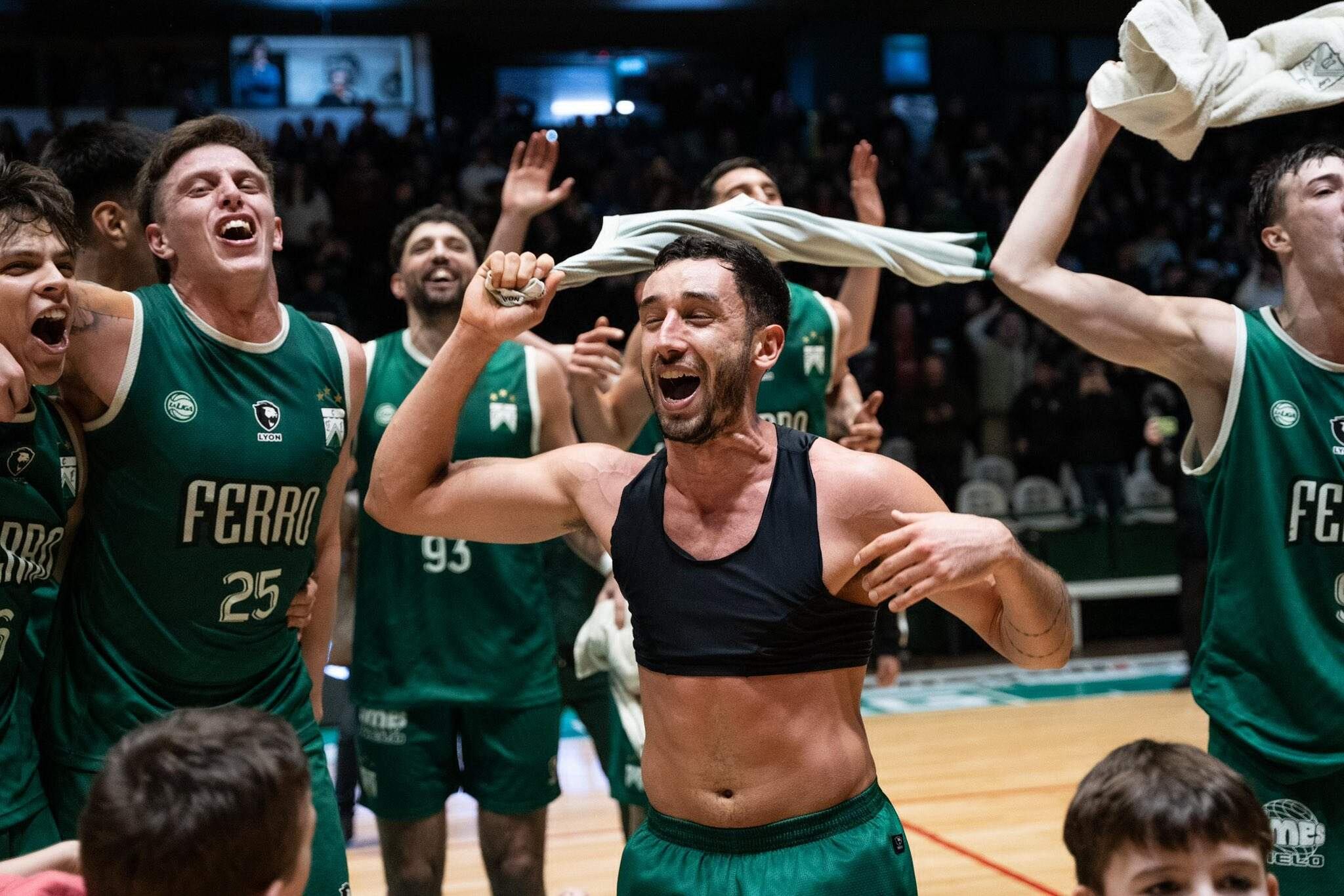 El festejo de Ferro, por su pasaje a los cuartos de final