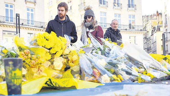 Ofrendas florales para Emiliano en Nantes.
