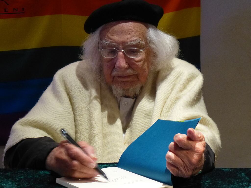 Ernesto Cardenal es autor de "Epigrama" y "Oración por Marilyn Monroe",