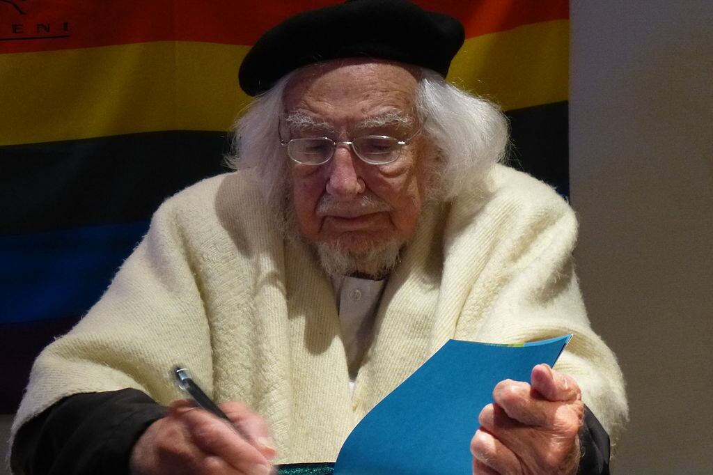 Ernesto Cardenal es autor de "Epigrama" y "Oración por Marilyn Monroe",