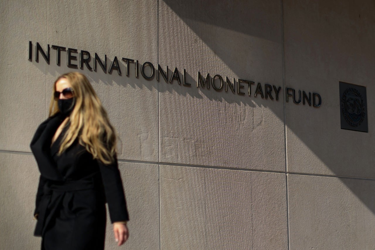 La decisión sobre la deuda con el Fondo Monetario Internacional.