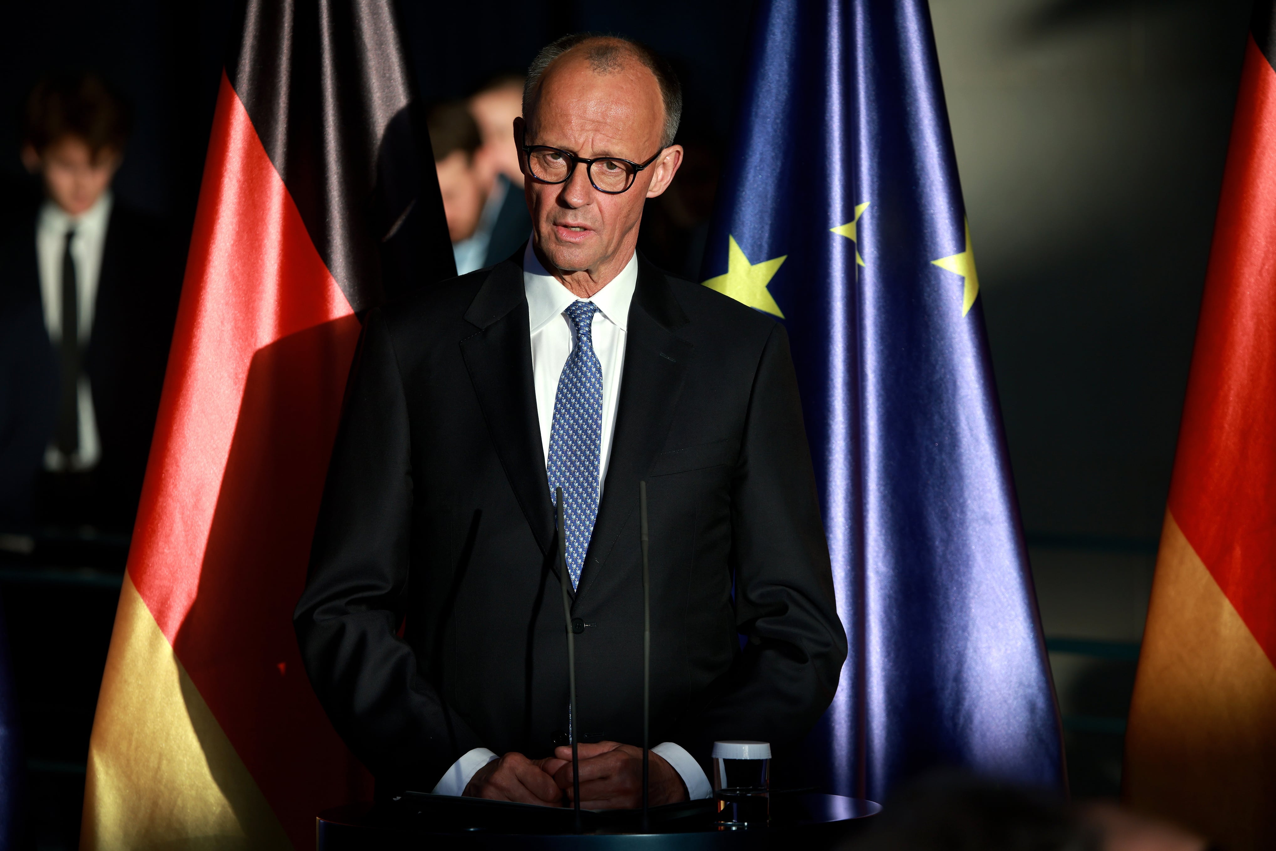 "Les agradezco su confianza y acepto la elección", expresó Merz en el Parlamento.