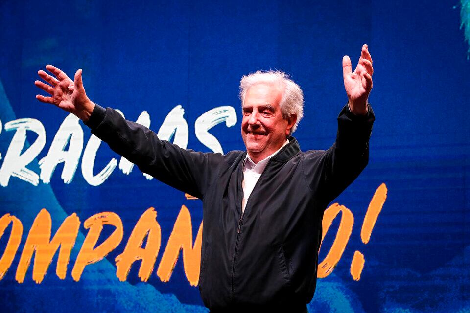 Tabaré Vázquez ganó las elecciones presidenciales de Uruguay el 31 de octubre de 2004 y el Frente Amplio rompió el histórico bipartidismo en ese país