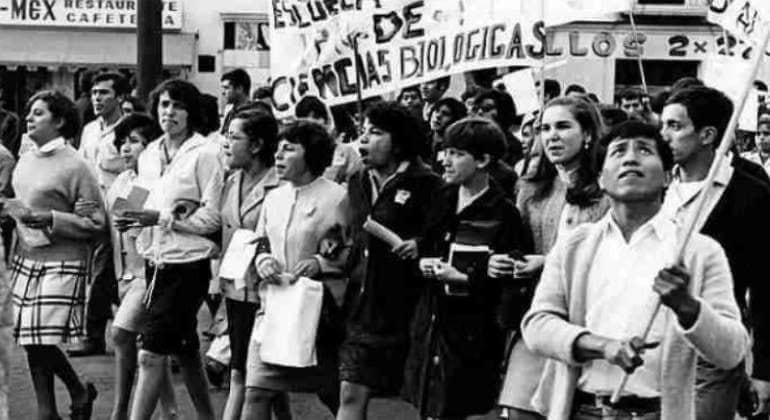 Una imagen que refleja la participación de mujeres en la primera línea del Cordobazo