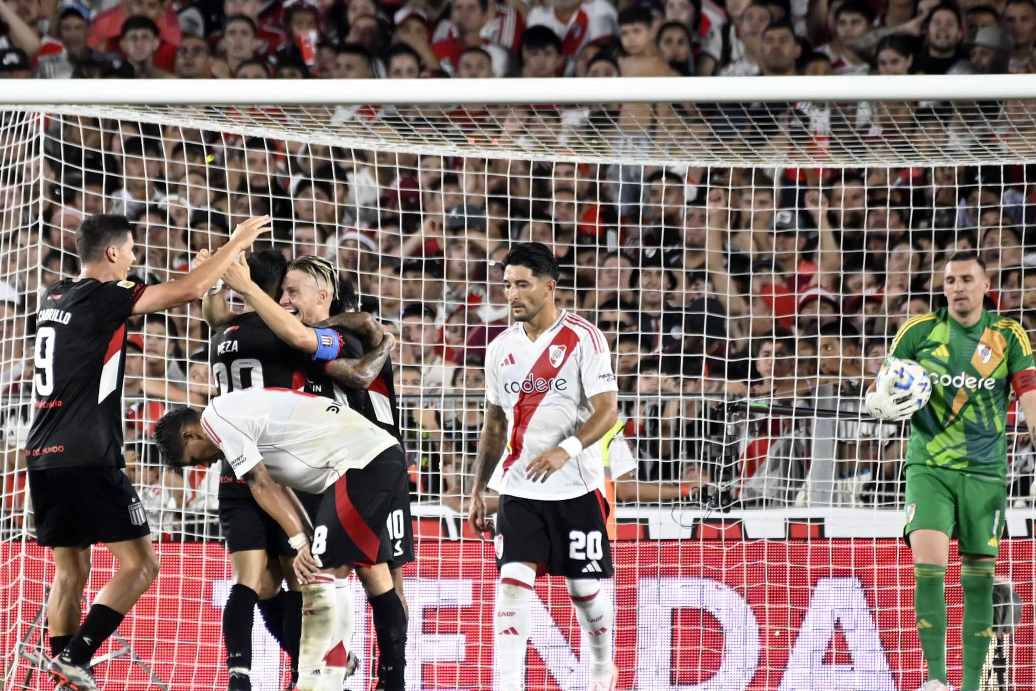 Todo el festejo fue para Estudiantes en el Monumental