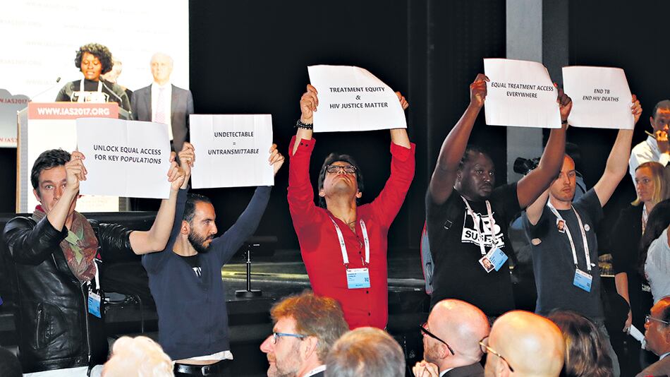 Un reclamo de concientización en la novena Conferencia Mundial sobre las Ciencias del VIH, en París.
