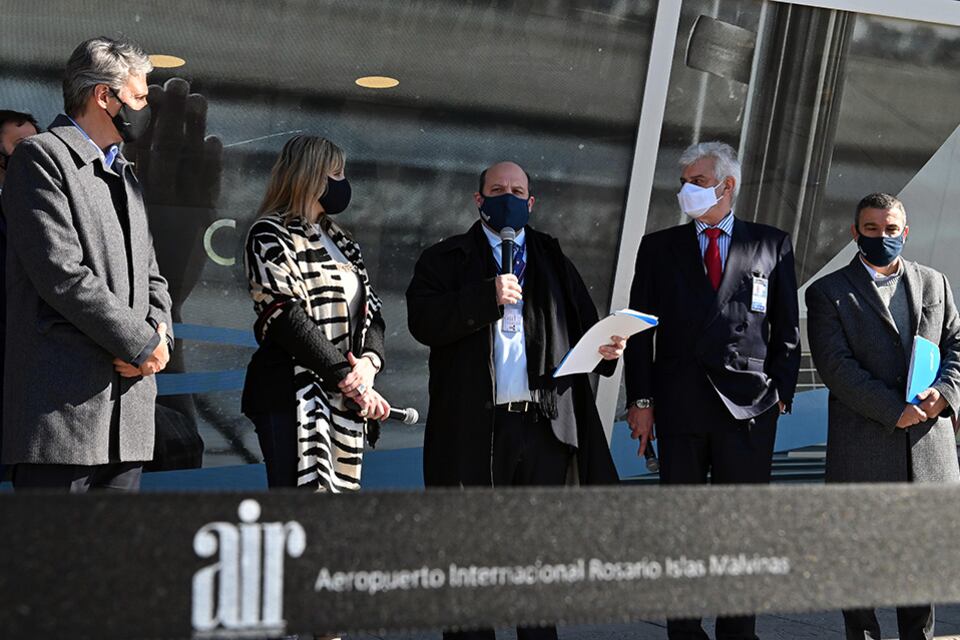 Grandinetti, Sacnun, Ceriani y Romagnoli ayer en el aeropuerto.