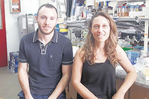 Bentancor junto con el becario doctoral Manuel Cogliano.