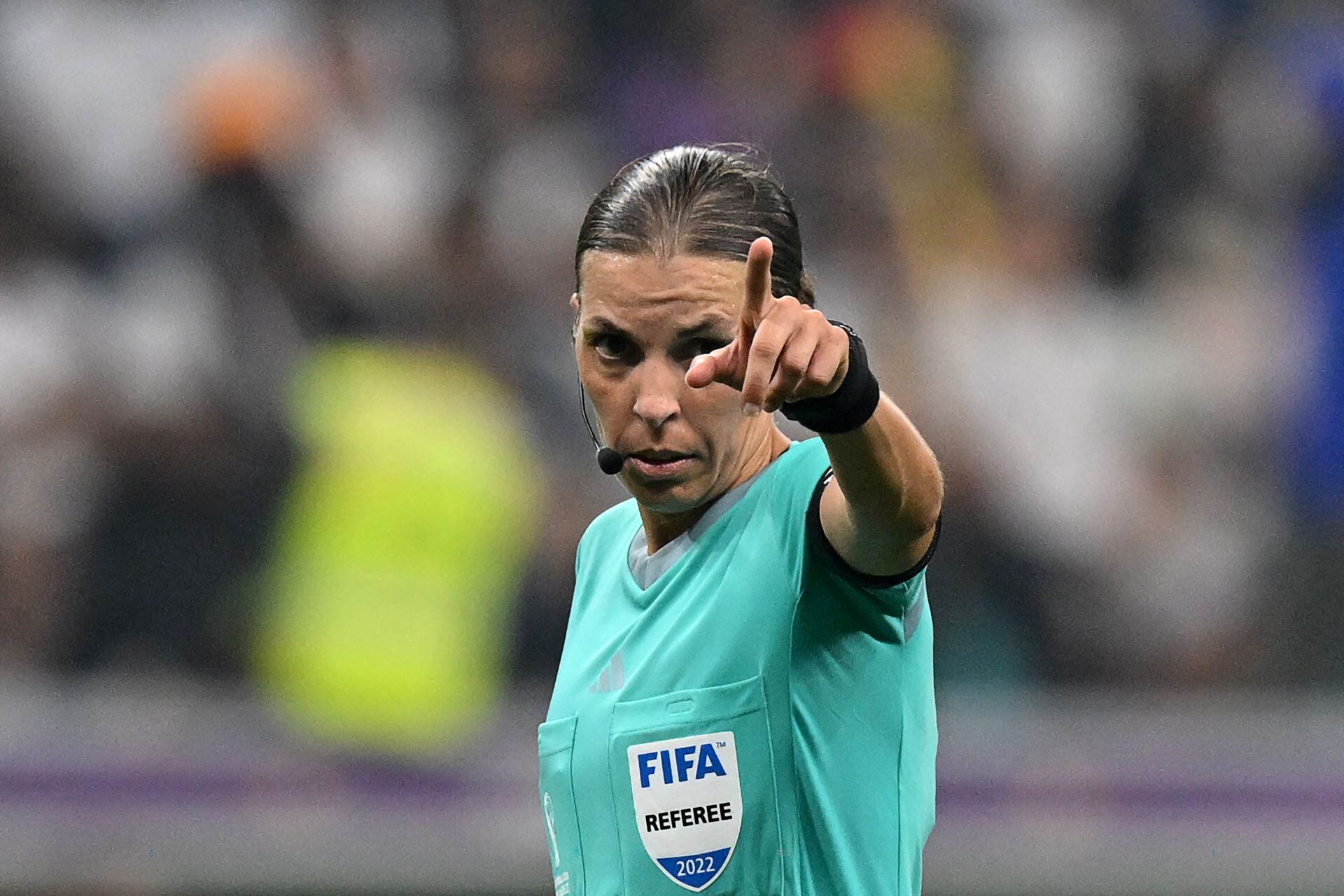 Stéphanie Frappart hizo historia y cumplió su rol sin sobresaltos. (Foto: AFP)