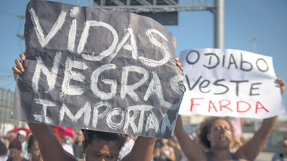 Un millar de personas marcharon recordando a Marielle Franco en la favela de Maré, en Río.