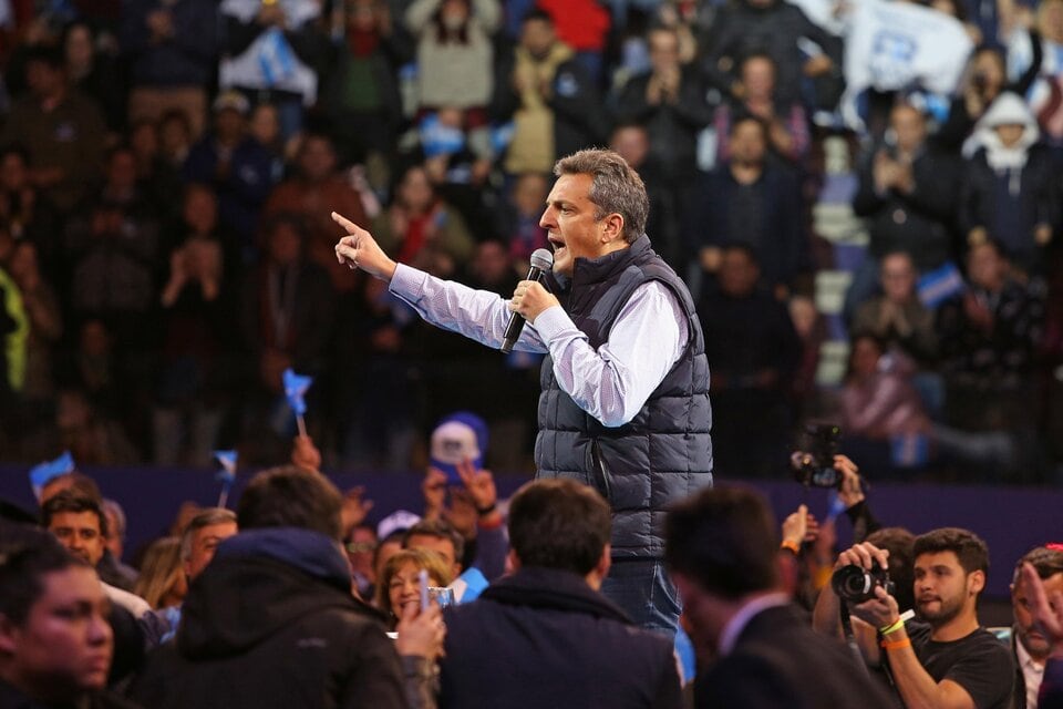 Para la encuesta del CEOP, Sergio Massa será el candidato más votado en las PASO.