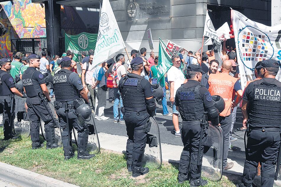 El INTI se encuentra en conflicto desde que Ibañez despidió a 258 trabajadores que ayer consiguieron una audiencia en Trabajo.