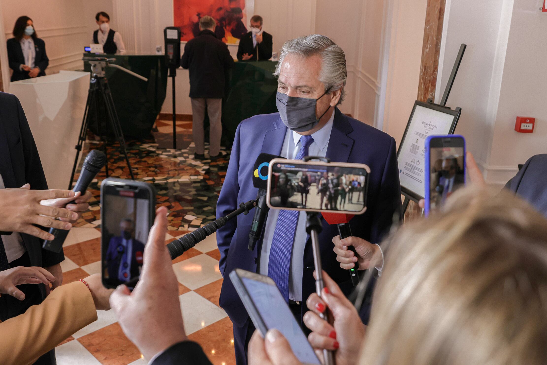 Alberto Fernández cultiva un estilo opuesto a sus predecesores.