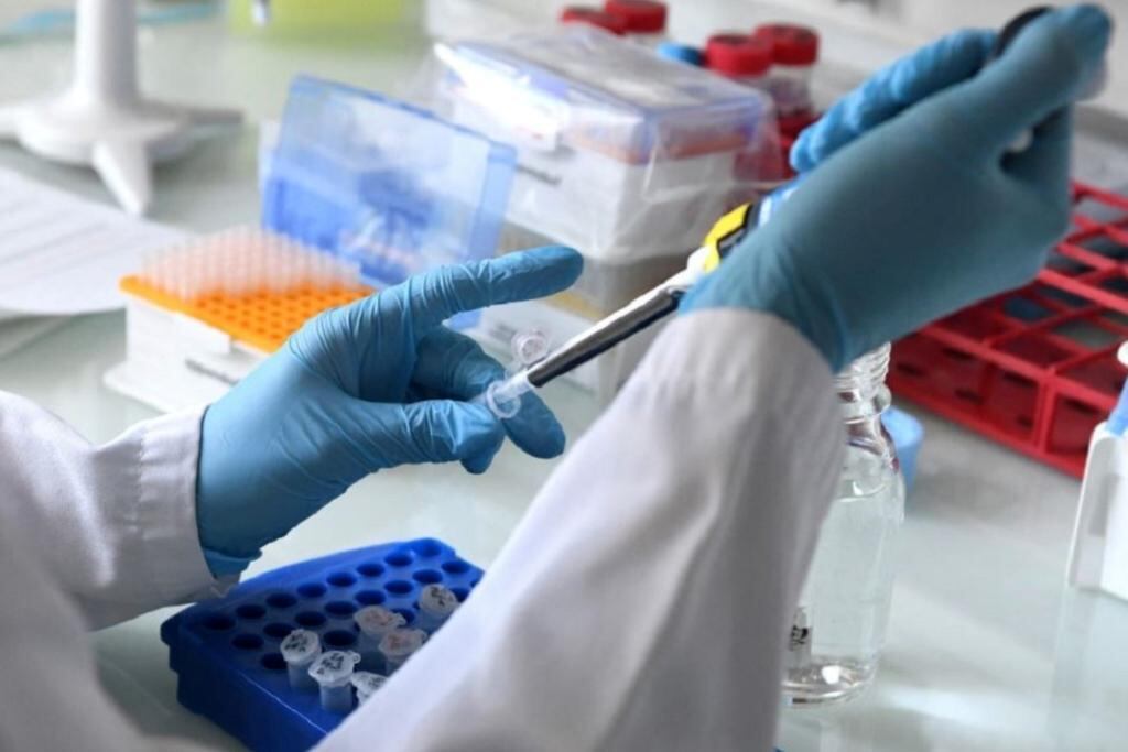 Los dos casos positivos en el país son de personas provenientes de España. No tienen nexos entre sí. (Foto: NA)