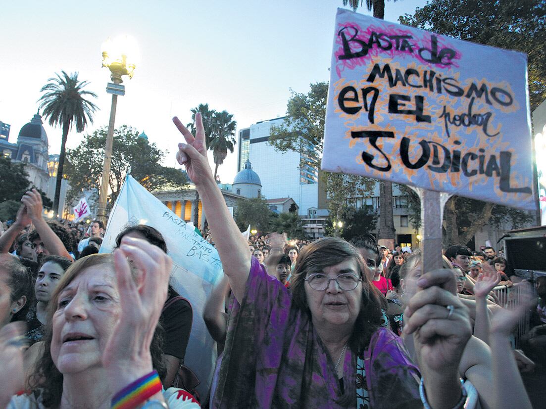 NiUnaMenos llegó al Senado para reafirmar los reclamos que desde hace dos años movilizan desde la calle.