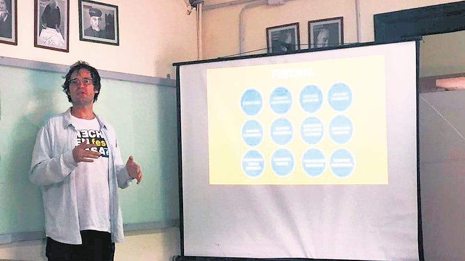 Felipe Zegers, durante el dictado del taller en la Facultad de Filosofía de la UNC, horas antes de la pesadilla.