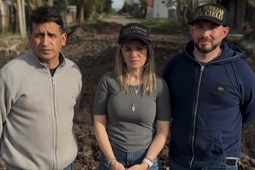 La candidata a gobernadora, mostrando una calle en arreglo en Ingeniero Allan (Captura: Instagram Carolina Píparo).