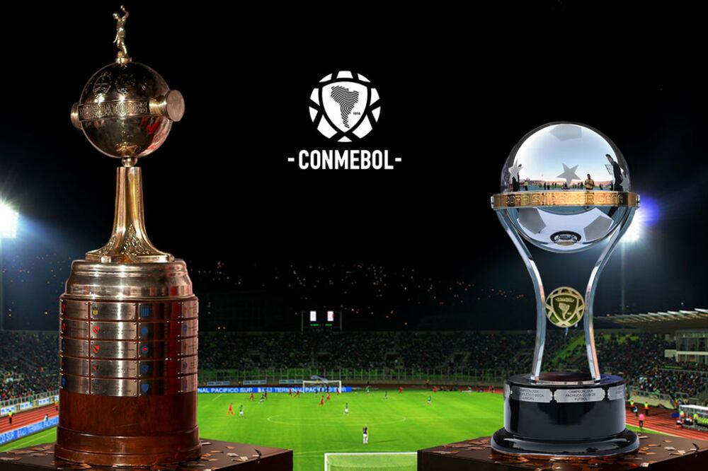 Los trofeos de la Copa Libertadores y de la Copa Sudamericana.