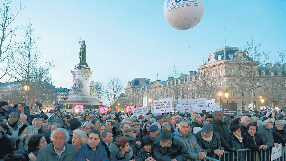 La movilización en la Plaza de la República de París fue convocada por el Partido Socialista.