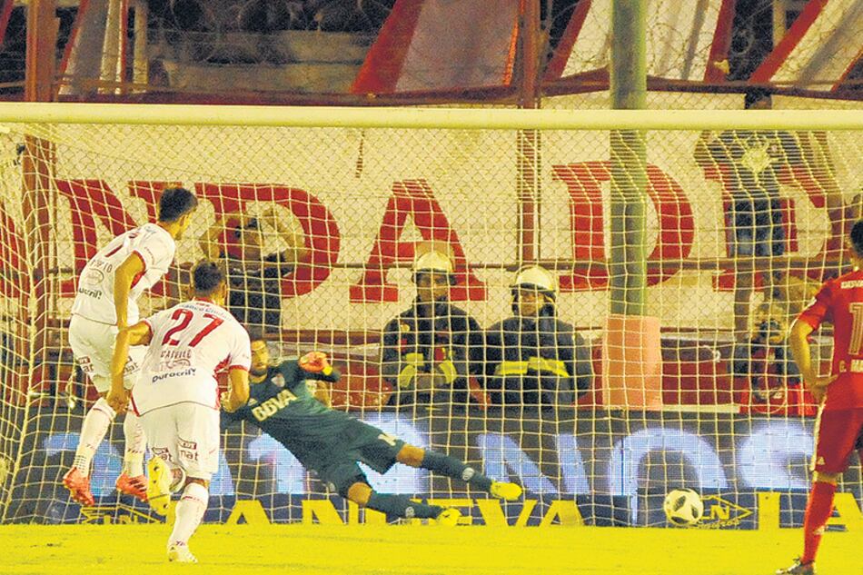 El penal convertido por Pussetto, el único gol del encuentro.