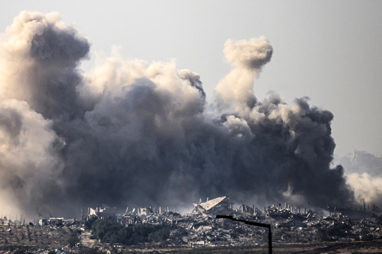 El ejército israelí atacó más de 400 objetivos terroristas en el territorio palestino desde el fin del acuerdo, afirmó un portavoz.