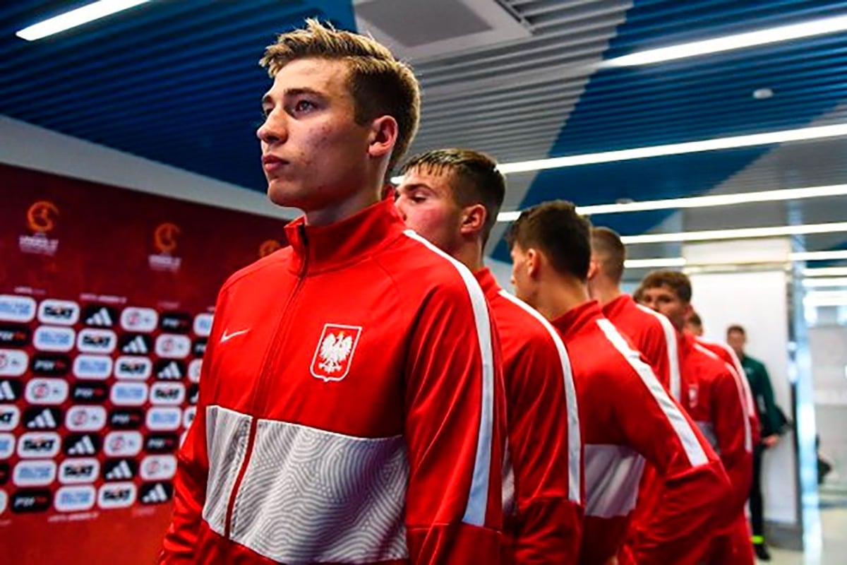 Polonia todavía no debutó y ya se quedó con cuatro jugadores menos