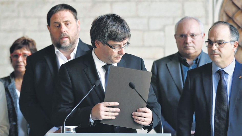 Puigdemont acusó a Rajoy de haber traspasado la línea roja que separaba a España de un régimen autoritario.