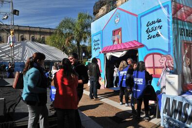La Escuela Itinerante se instaló frente a la Casa Gris.