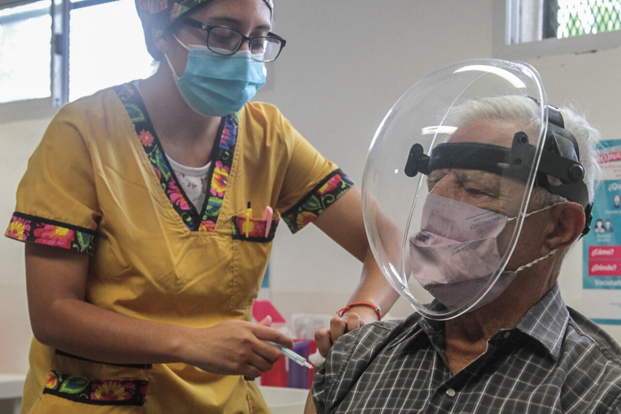 En la Provincia, la "vacunación libre" rige para los mayores de 55 años.