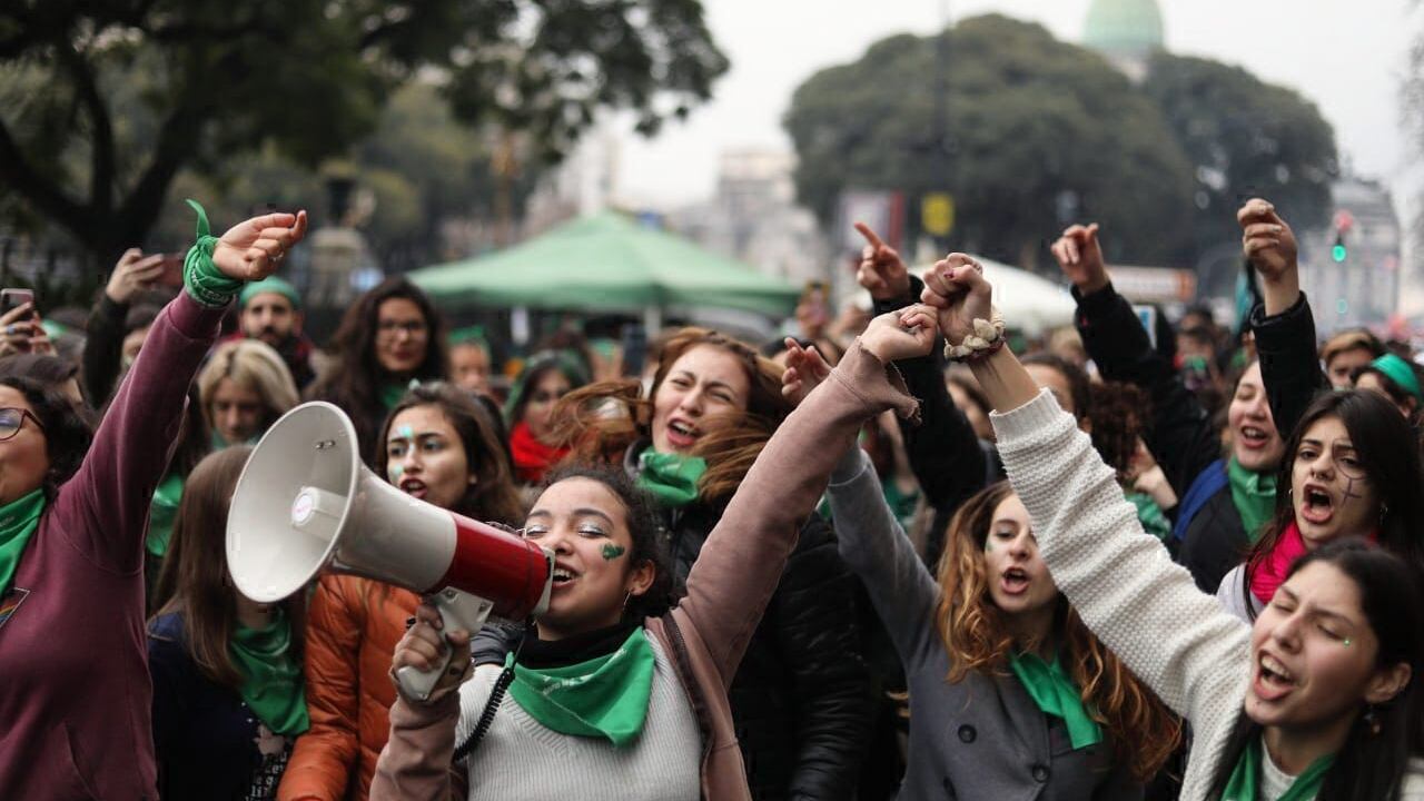Hace un año, el 8 de agosto, el movimiento feminista enfrentaba la votación por el aborto en Senado.